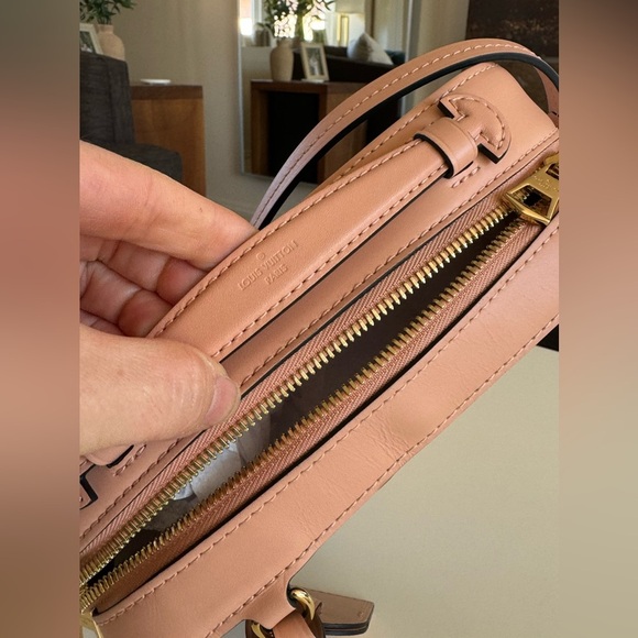 Louis Vuitton Brown Damier Ebene Canvas and Pink Leather Santa Monica Camera Bag - Picture 9 of 16